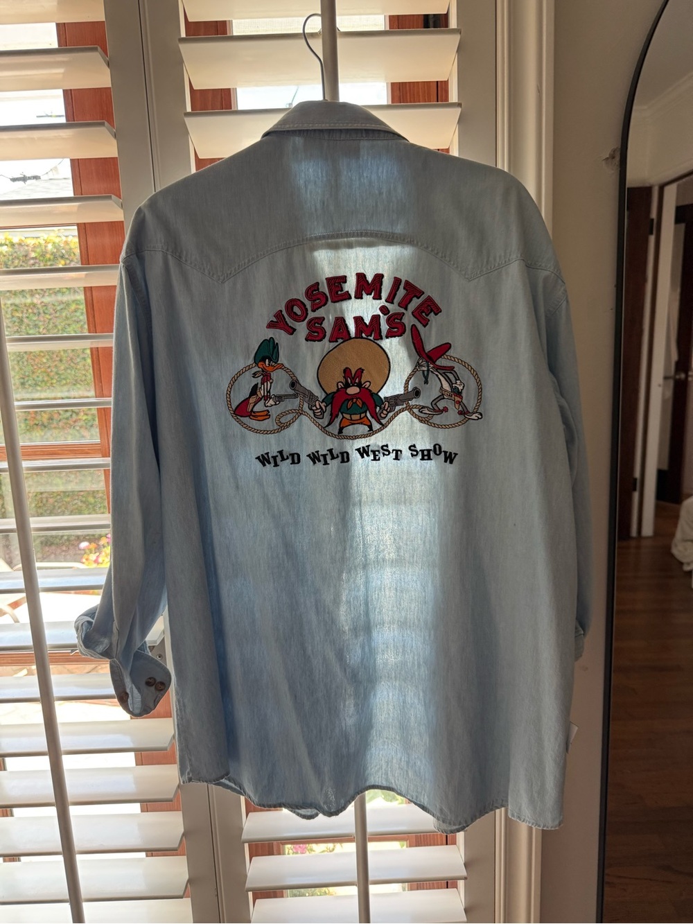 Vintage Acme Clothing Looney Tunes Yosemite Sam Wild Wild West Show